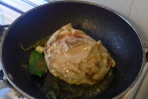 Muschi de vita cu mirodenii si cartofi la cuptor