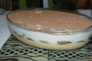 Desert cu biscuiti si crema de lapte (Doce de bolacha)
