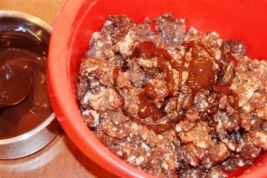 Tort de biscuiti cu jeleu de fructe de padure
