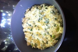 Salata de oua cu ceapa verde