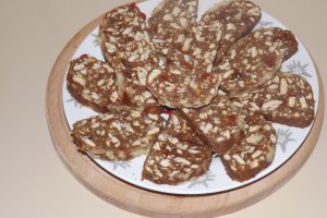 Salam de biscuiţi, reţetă cu fructe Goji
