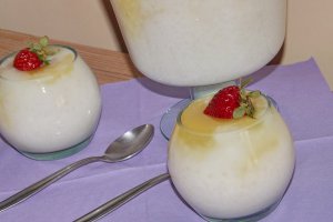 Budinca de tapioca cu lapte de cocos si ananas
