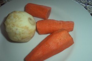 Salata picanta de telina si morcov cu maioneza