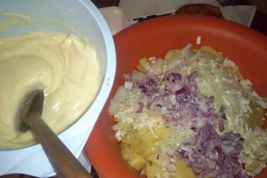 Salata de cartofi cu ou  si maioneza