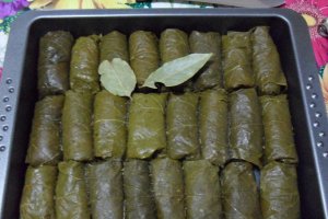 Sarmale din carne de pui in foi de vita-de-vie