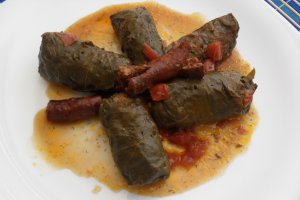 Sarmale din carne de pui in foi de vita-de-vie