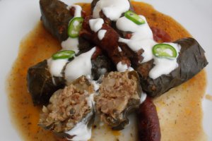 Sarmale din carne de pui in foi de vita-de-vie
