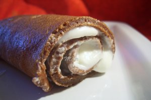 Clatite pufoase reteta cu cacao si frisca