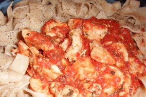 Tagliatelle al pollo e pomodoro