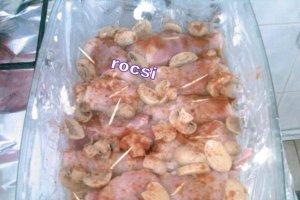 Rulouri din muschi de porc cu sos bechamel