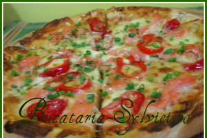 Pizza cu somon afumat