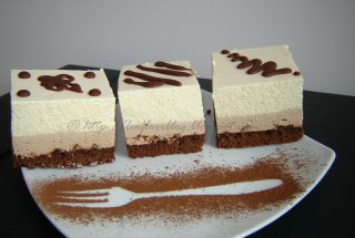 Prajitura cu mousse de ciocolata si mousse de piersici