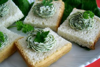 Tartine cu unt aromat