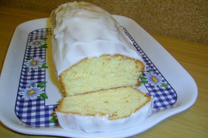 Lemon cake glazurat