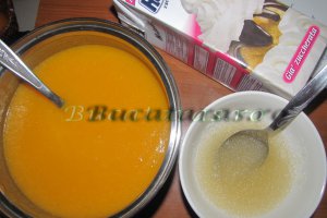 Tort cu mousse de piersici si ciocolata