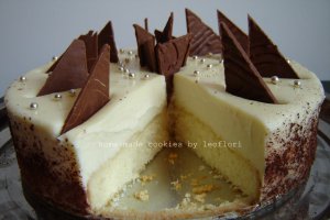 Desert tort de ciocolata alba si frisca