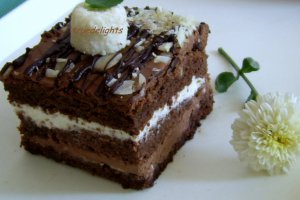 Tort cu multa ciocolata