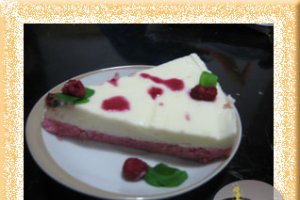 Tort cu zmeura si branza