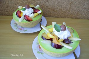 Salata de fructe in jumatati de pepene