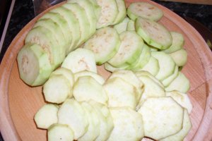 Musaca de vinete cu sos bechamel