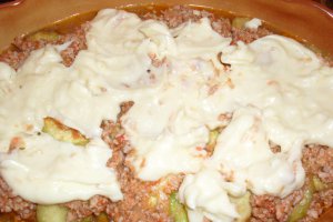 Musaca de vinete cu sos bechamel