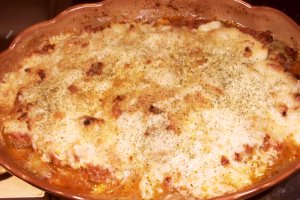 Musaca de vinete cu sos bechamel