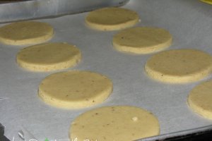 Biscuiti-sandwich cu ciocolata