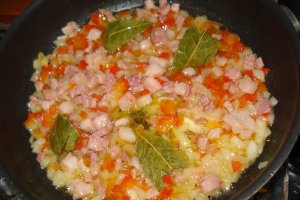 Fasole alba scazuta cu pancetta afumata