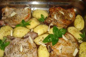 Pulpa de porc la cuptor cu cartofi si garnitura de legume