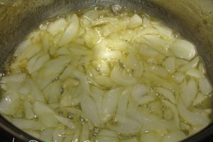 Bucatini cu sos de rosii si parmezan