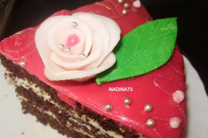 Tort cu trandafiri