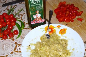 Salata picanta de vinete si ardei copt
