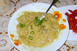 Salata picanta de vinete si ardei copt