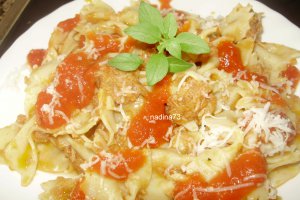Farfalle cu ton