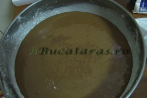 Arome orientale: tort cald de ciocolata, aroma de cuisoare si inghetata de portocale