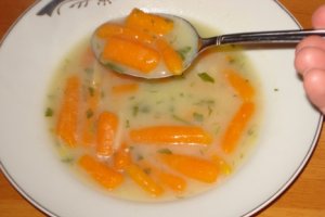 Supa crema de legume cu morcovi tineri