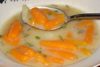 Supa crema de legume cu morcovi tineri