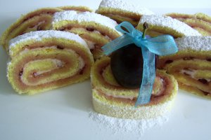 Rulada cu prune si crema de branza