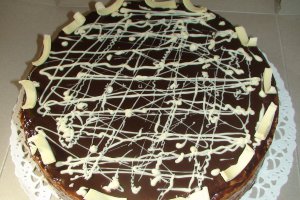 Tort cu crema ganache si visine