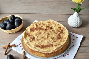Tarta frageda cu prune si bezea-pentru Ionix....