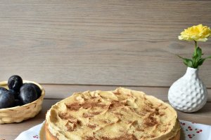 Tarta frageda cu prune si bezea-pentru Ionix....