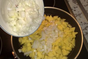 Tortilla de cartofi cu ton si maioneza
