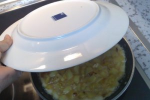 Tortilla de cartofi cu ton si maioneza