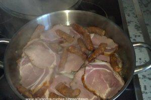 Friptura din muschi de porc afumat cu carnaciori