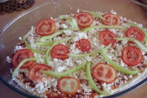 Pizza ţărănească şi picantă cu blat subţire