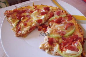 Pizza ţărănească şi picantă cu blat subţire