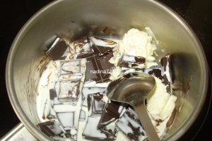 Rulada cu crema de vanilie