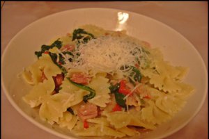 Farfalle cu bacon si spanac