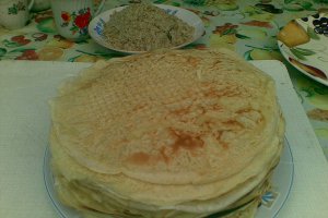 Clatite cu nuca si zahar