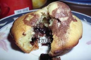 Brioşe moţate cu dulceaţă de vişine